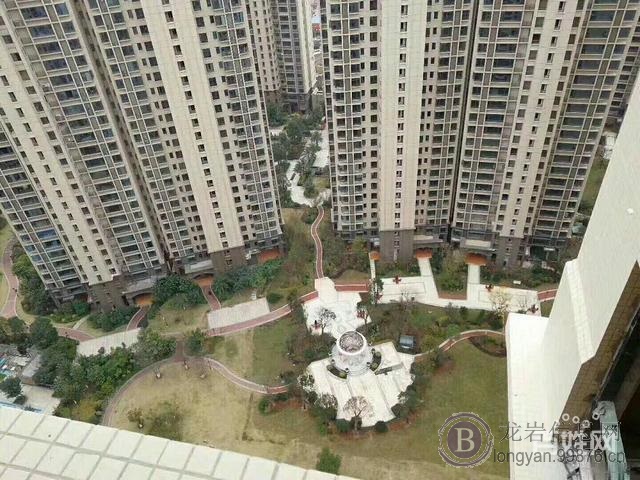 晟龙丽景时代。美食城对面。满二。B梯13楼。精装修